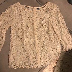 Button back 3/4 sleeve lace top